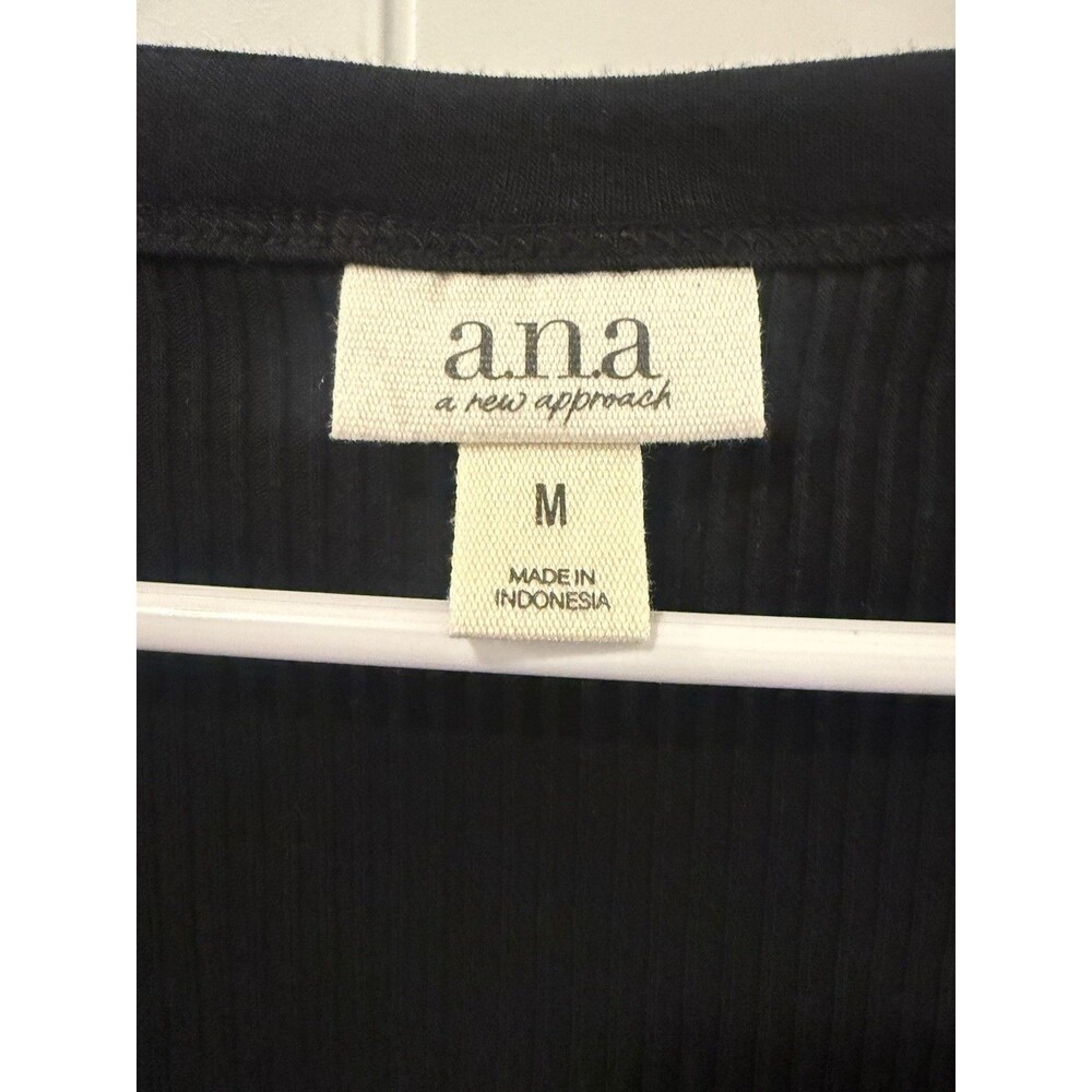 a.n.a a new approach Womens Black Ribbed Knit V-Neck‎ Henley Top Short Sleeve M - Picture 2 of 4